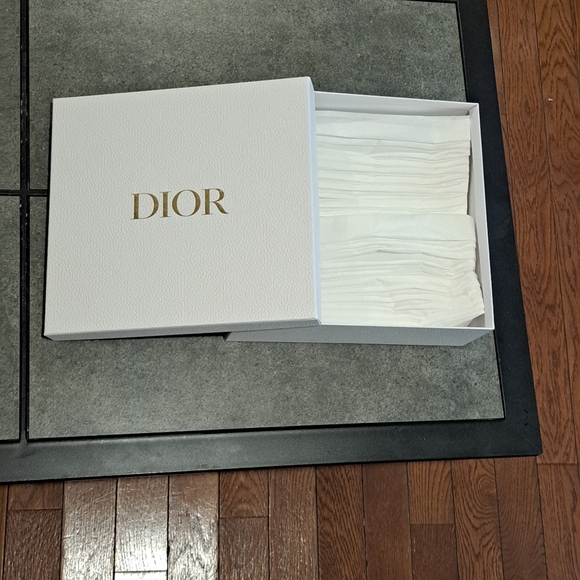 DIOR GIFT BOX/BAG - Picture 9 of 16